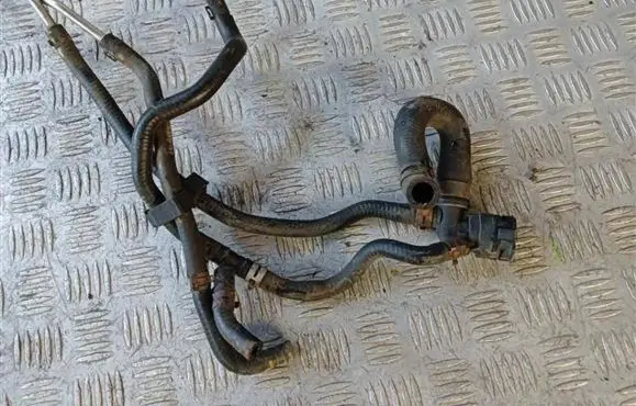Volkswagen Golf VII Engine coolant pipe/hose 04E122157M