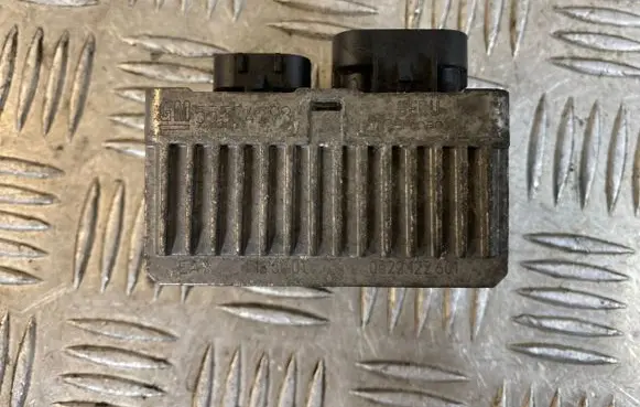 Opel Insignia A Glow plug pre-heat relay 55574293