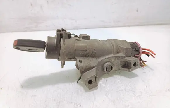 Volkswagen PASSAT B5 Ignition lock 4B0905851