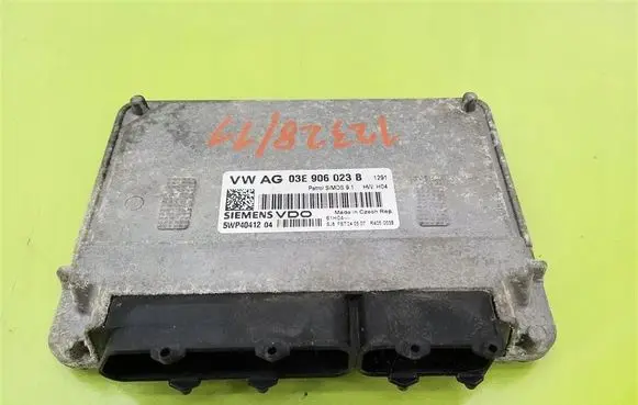 Skoda Fabia Mk2 (5J) Engine control unit/module 03E906023B
