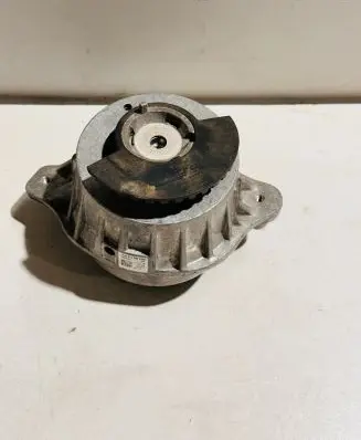 Mercedes-Benz E W213 Engine mount bracket A2132402500