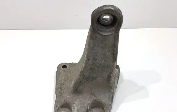 BMW 3 F30 F35 F31 Engine mounting bracket 6784826