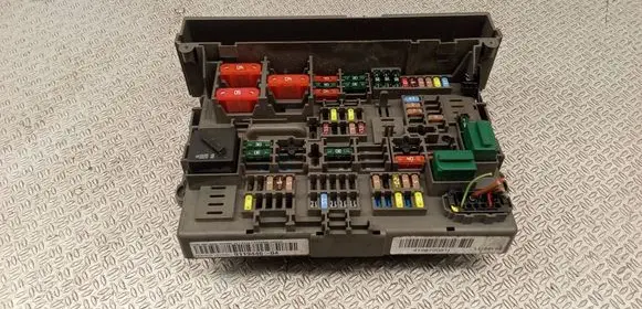 BMW 3 E90 E91 Fuse module 9119446