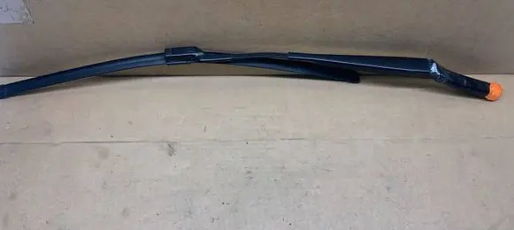 Windshield/front glass wiper blade