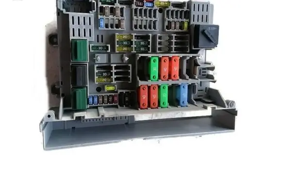 BMW 1 E81 E87 Fuse module 6906621 90210223