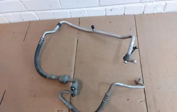 Opel Vectra C Air conditioning (A/C) pipe/hose 313686131 9229659
