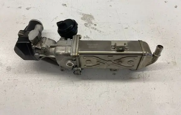 Volkswagen PASSAT B7 EGR valve cooler 70671090 2994800 20220722