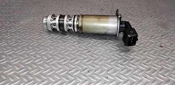 BMW 3 E90 E91 Camshaft vanos timing valve 