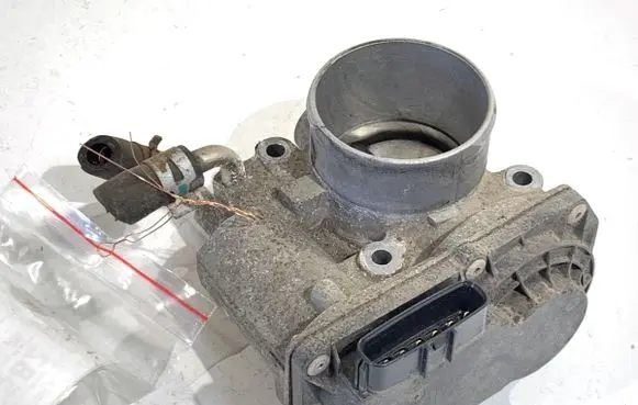 Toyota Auris E180 Engine shut-off valve 2203047010