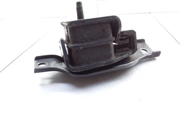 Subaru Impreza I Engine mount bracket
