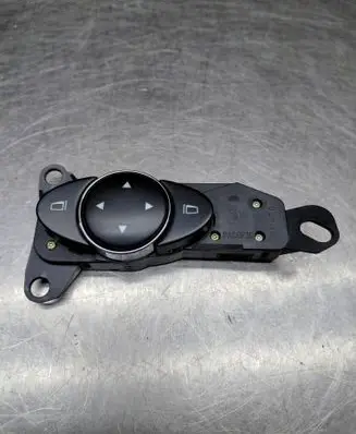Wing mirror switch