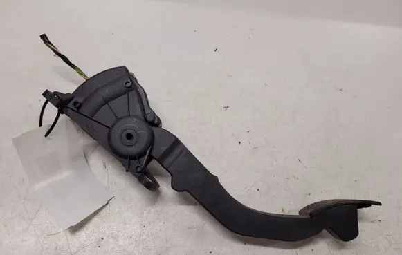 Ford C-MAX I Accelerator throttle pedal 3M519F836BG