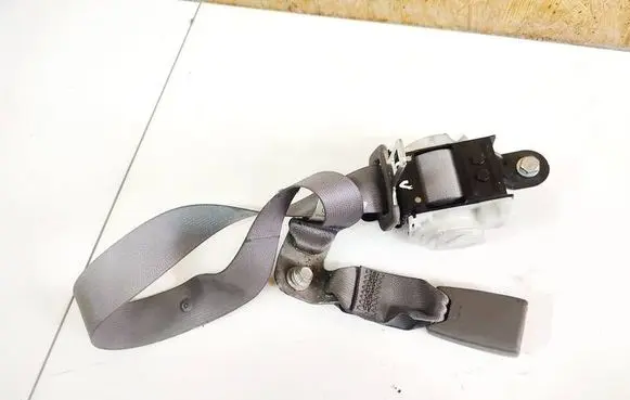 Middle seatbelt (rear)