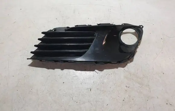 Toyota Auris E180 Front bumper lower grill 8148102580 5203002240 5203002210