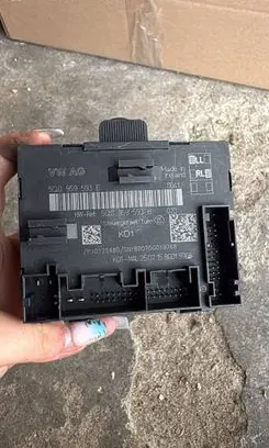 Volkswagen PASSAT B8 Door control unit/module 5Q0959593E
