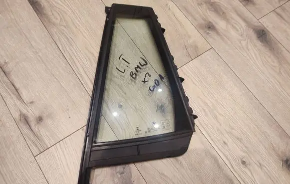 BMW X3 G01 Rear vent window glass 7388833