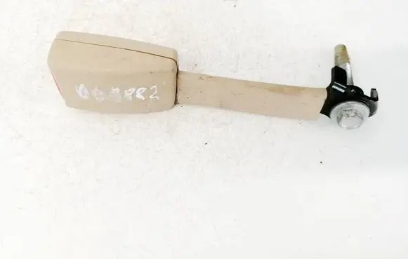 Nissan Quest Rear seatbelt buckle