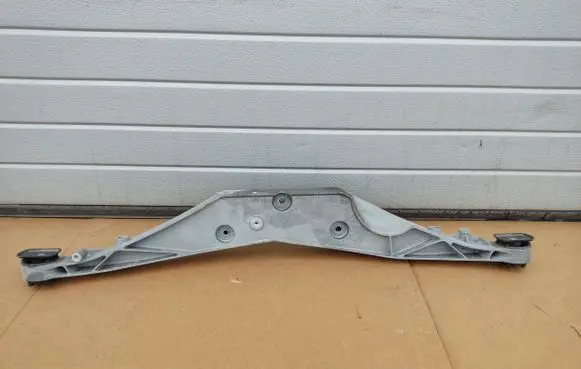 BMW X1 F48 F49 Rear differential/diff mount bracket 6852896 6858474