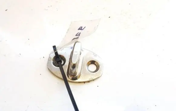 Audi Q7 4L Front door lock loop/hook striker 8z0837033