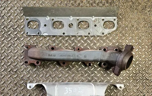 Ram 1500 Exhaust manifold 68365739AA 53032968AF