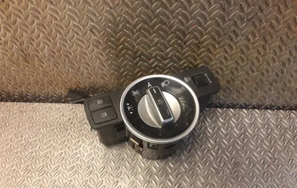Mercedes-Benz C W204 Light switch 2049058002 A2049058002