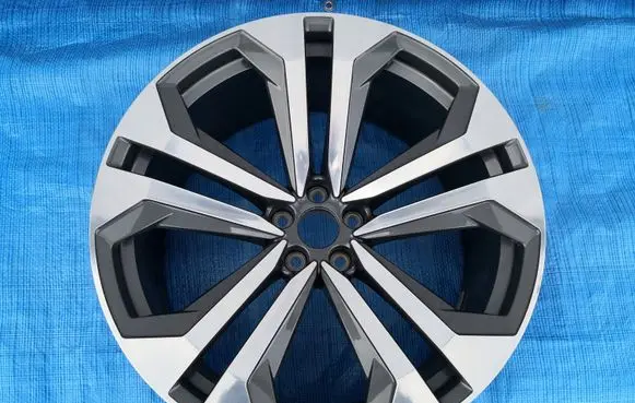 Audi Q8 R22 alloy rim 4M8601025K