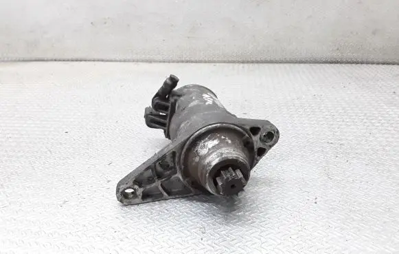 Volkswagen Polo Starter motor 02T911024A