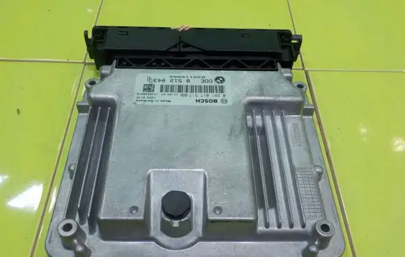 BMW 3 E90 E91 Engine control unit/module 0281017517 MP478 8512043