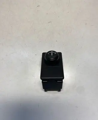 Wing mirror switch