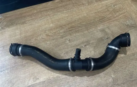 Land Rover Discovery 5 Engine coolant pipe/hose HPLA8260BC