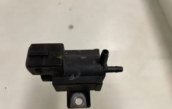 Toyota Corolla Verso AR10 Turbo solenoid valve 258600R010 72828606