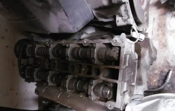 Jaguar S-Type Engine head 