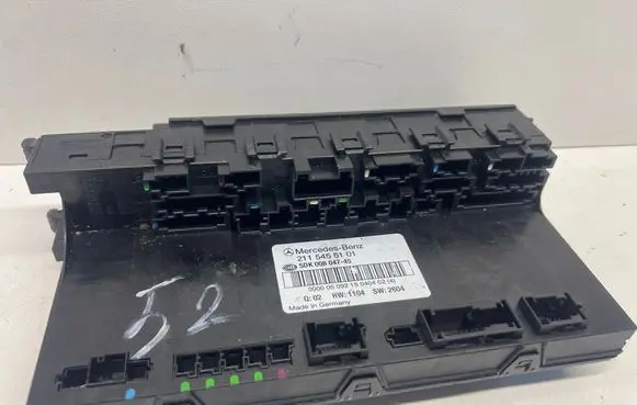 Mercedes-Benz E W211 Fuse module 2115455101 5DK00804745 A0050921504040
