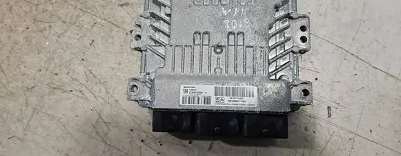Peugeot 5008 Engine control unit/module S180075002K 9676761080