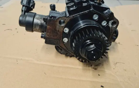Opel Vivaro Fuel injection high pressure pump 0445010406 167005114R 5102937