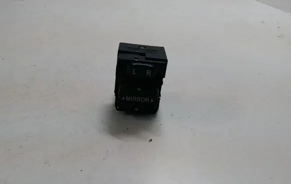 Toyota Avensis T250 Wing mirror switch 183574