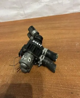 Mercedes-Benz E W210 Coolant heater control valve 0235451628 D3218