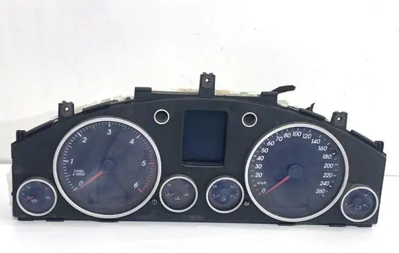 Volkswagen Touareg I Speedometer (instrument cluster) 7L6920870L