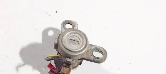 Nissan X-Trail T30 Front door lock 