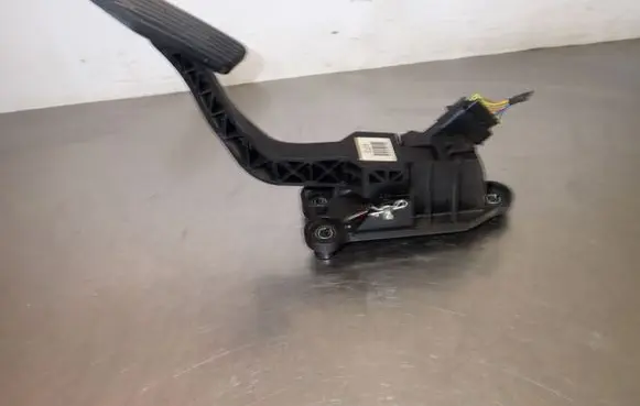 Hyundai Tucson JM Accelerator throttle pedal