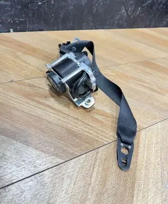 Mercedes-Benz C W205 Front seatbelt 622765700 0589P10021 85L0000