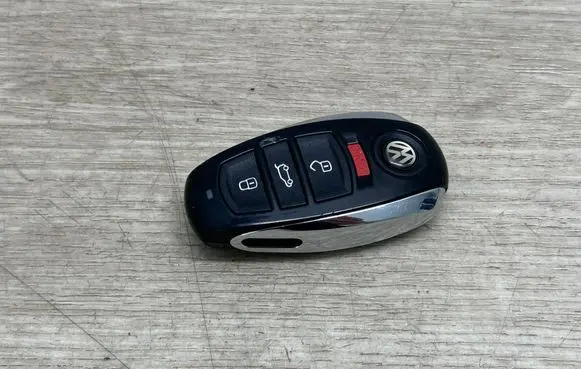 Volkswagen Touareg II Ignition key/card 