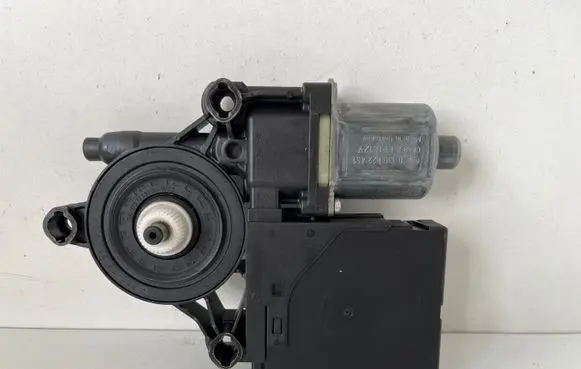 Volkswagen PASSAT B7 Front door window regulator motor 3C0959793C 130427 918432110