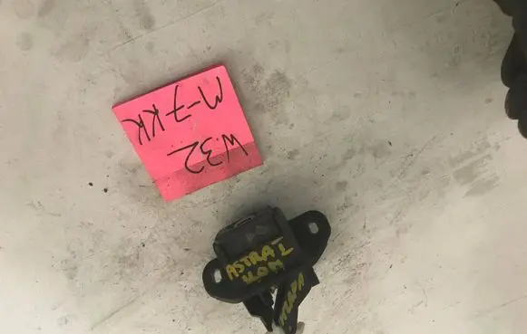 Opel Astra F Tailgate/trunk/boot lock/catch/latch 90452296