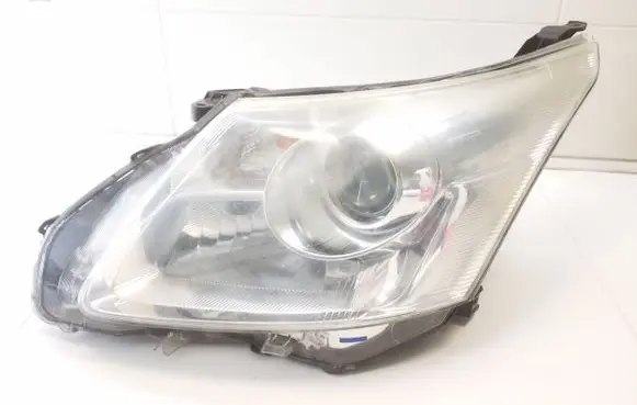 Toyota Avensis T270 Headlight/headlamp KOITO0512