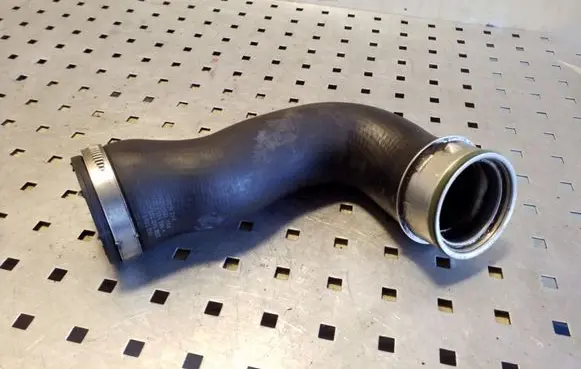 Intercooler hose/pipe
