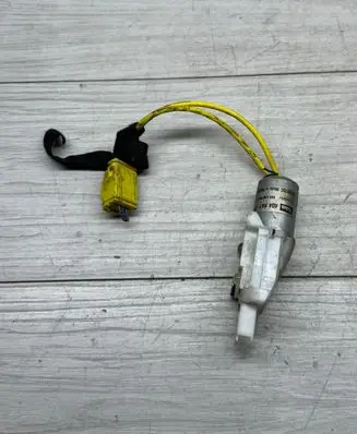 Volkswagen Touareg I Seat belt adjustment motor 602040800A 404841