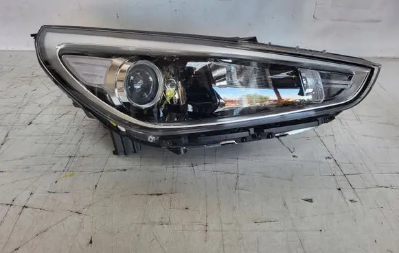 Hyundai i30 Headlight/headlamp 92102-G4020