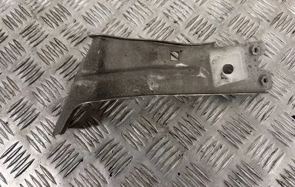 Maserati Quattroporte Fender mounting bracket