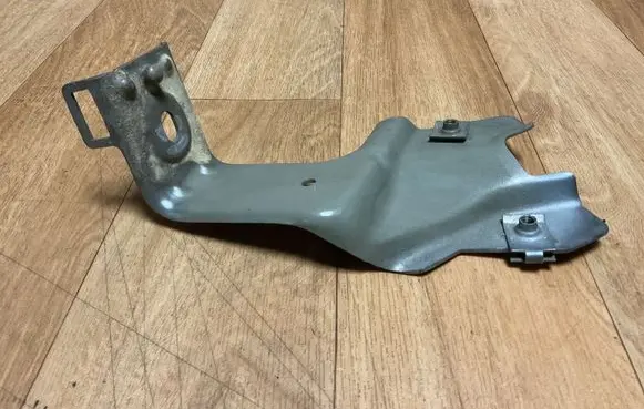 Opel Insignia A Fender mounting bracket 